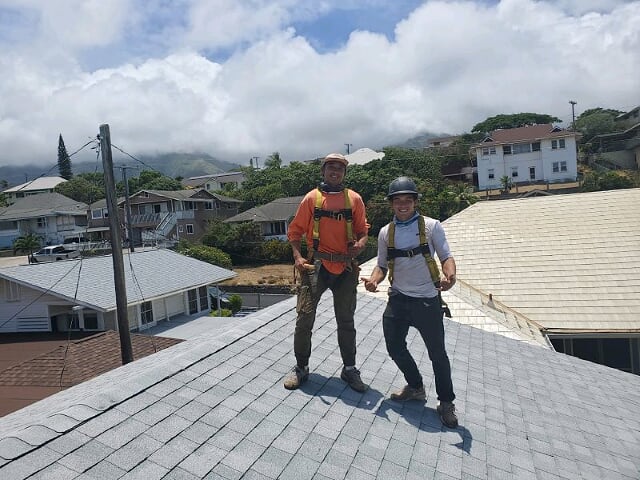 maui roofing workers